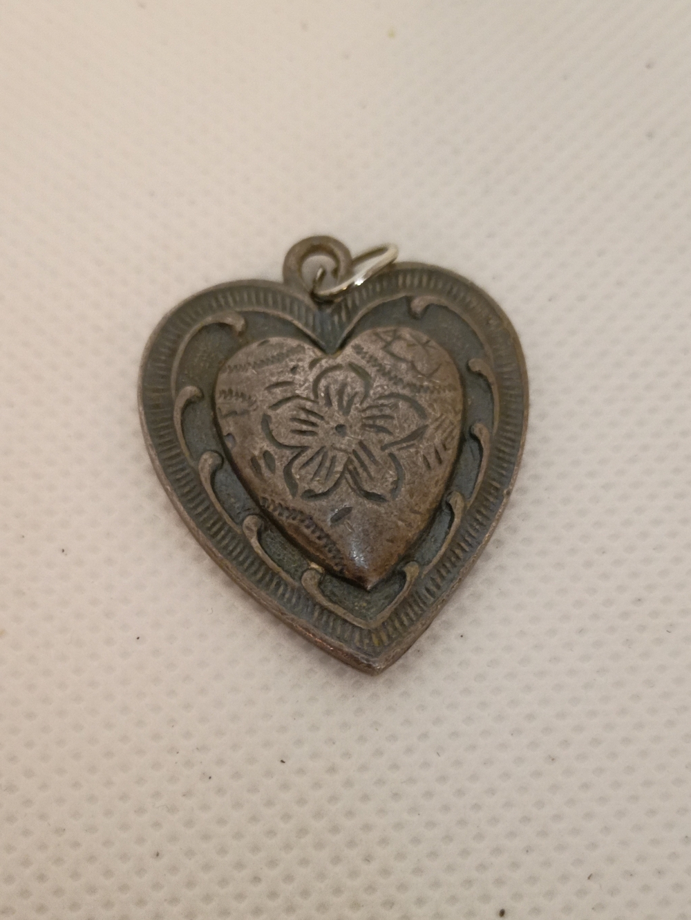 Antique-Style Heart Pendant Necklace - Silver Tone